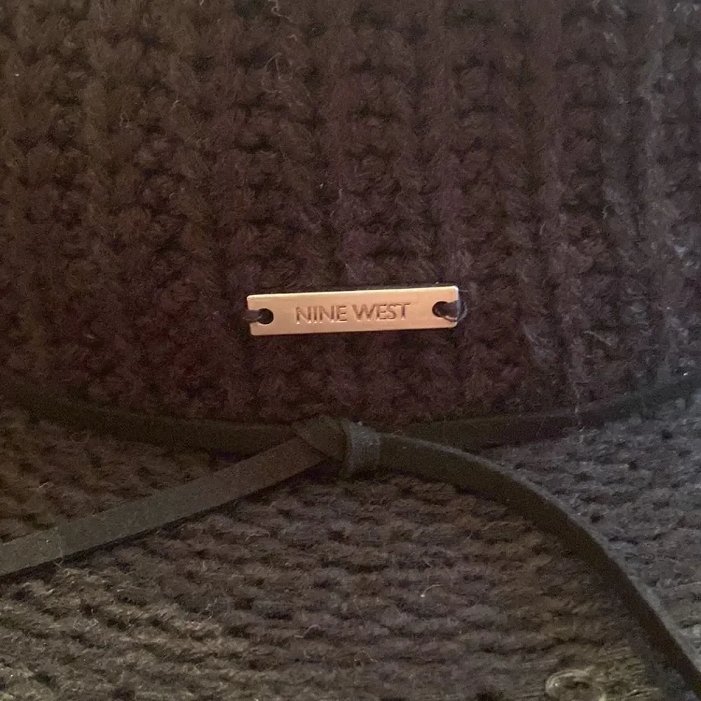 NWT Nine West black hat with adjustable fit band
